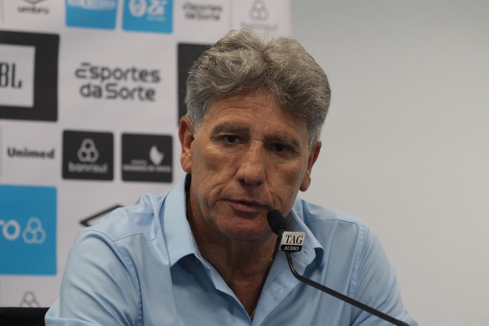 Renato Portaluppi em coletiva após a vitória diante do São Paulo — Foto: João Victor Teixeira/ge
