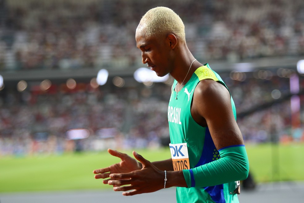 Alison dos Santos é campeão mundial dos 400 m com barreiras