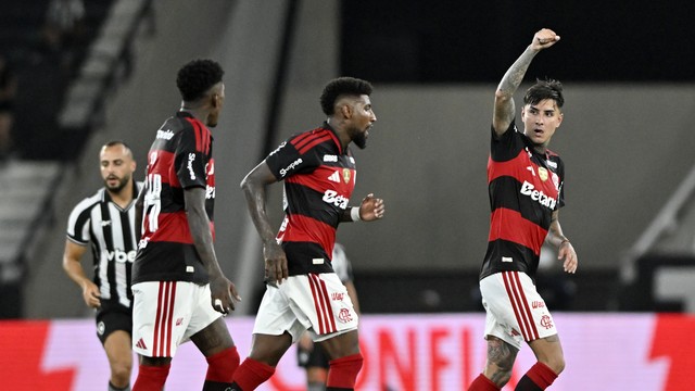 Flamengo x Botafogo Pulgar comemora gol