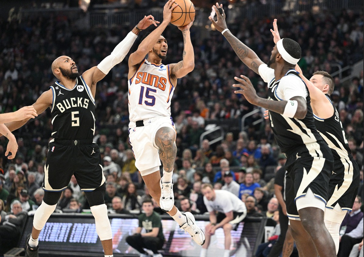 Resumo da NBA: Bucks derrotam Suns e garantem vaga nos playoffs