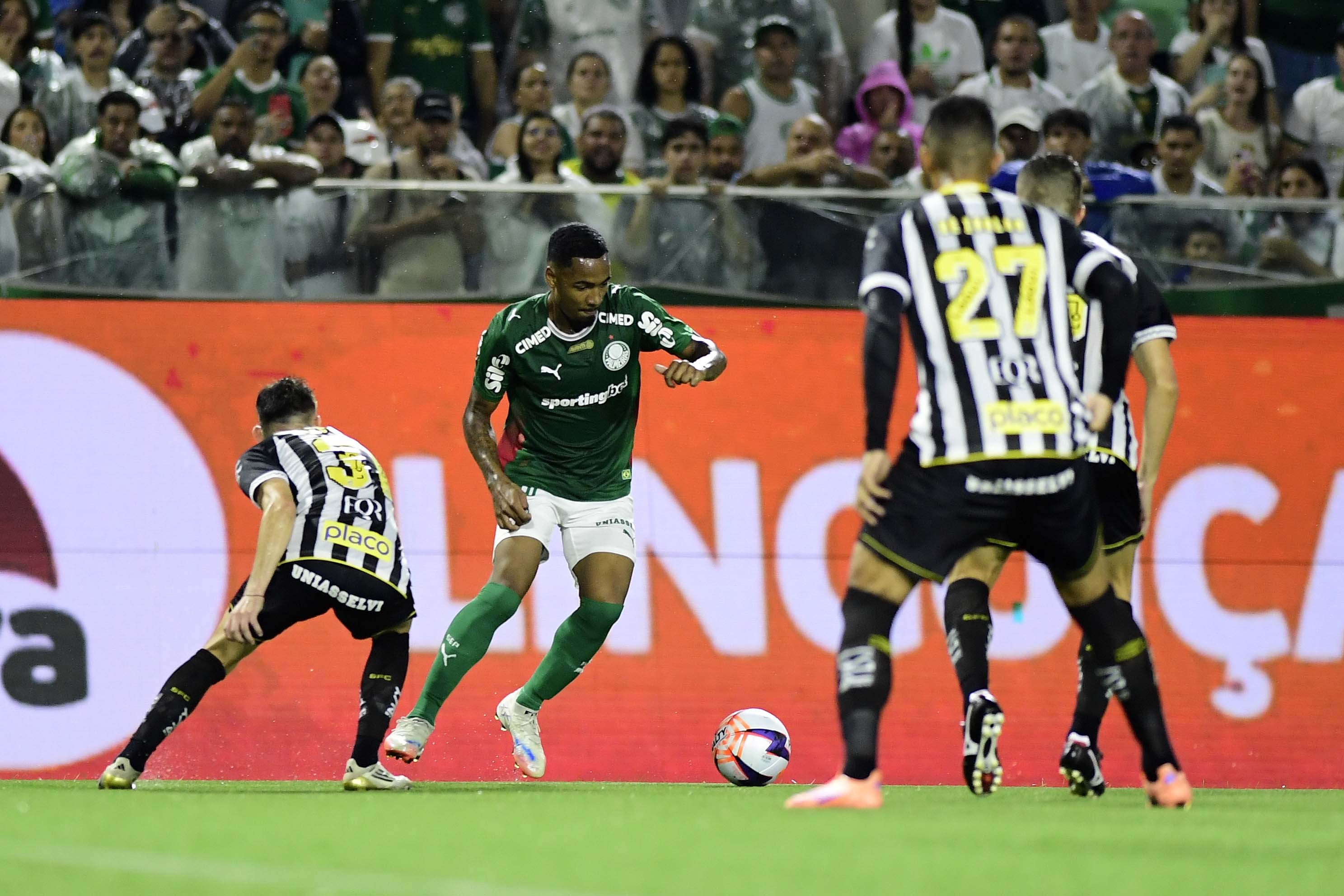 Allan se torna peça-chave no Palmeiras, intensificando competição entre titulares e reservas