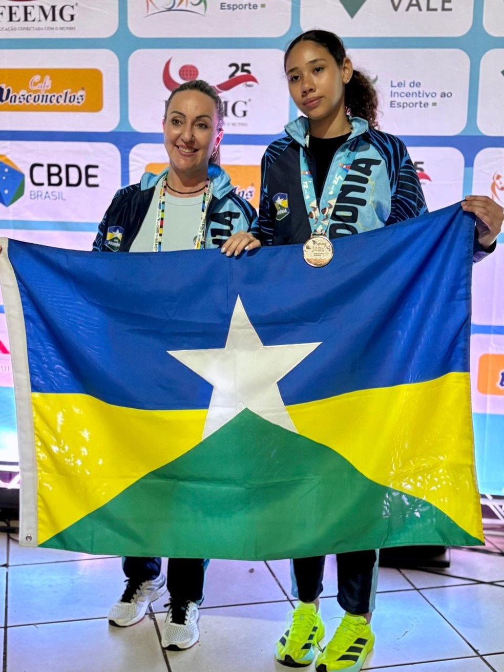 No taekwondo, a jovem Alice Cristine, de 13 anos, garantiu a prata na série prata de taekwondo nos JEBs — Foto: Reprodução/FEERO