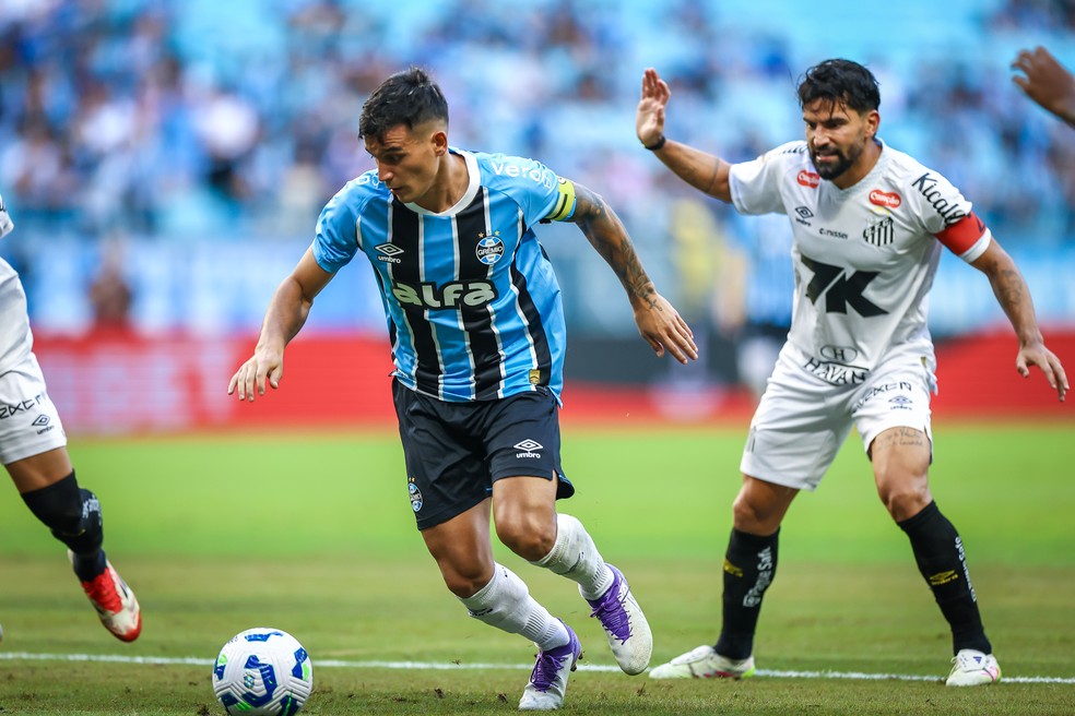 Cristaldo em vitória do Grêmio sobre o Santos — Foto: Lucas Uebel/Grêmio