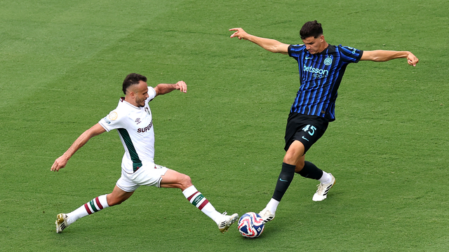 Renê, do Fluminense, em ação contra a Inter de Milão