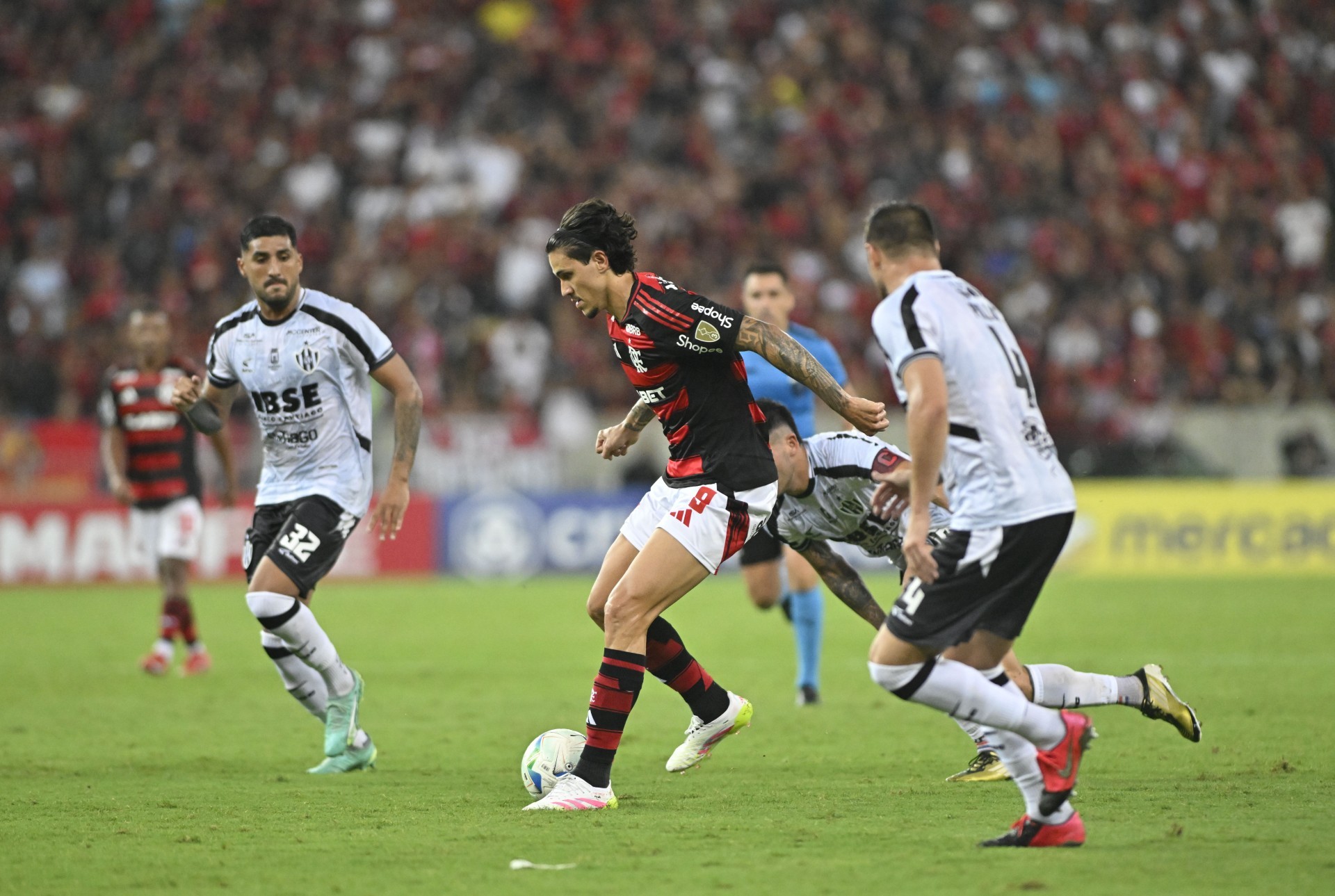 Pedro volta a jogar pelo Flamengo sete meses após lesão; veja como foi o retorno do atacante