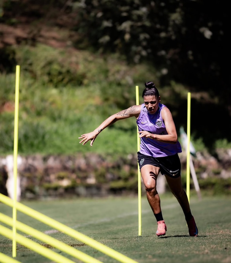 Karen Cristina em treino do Atlético