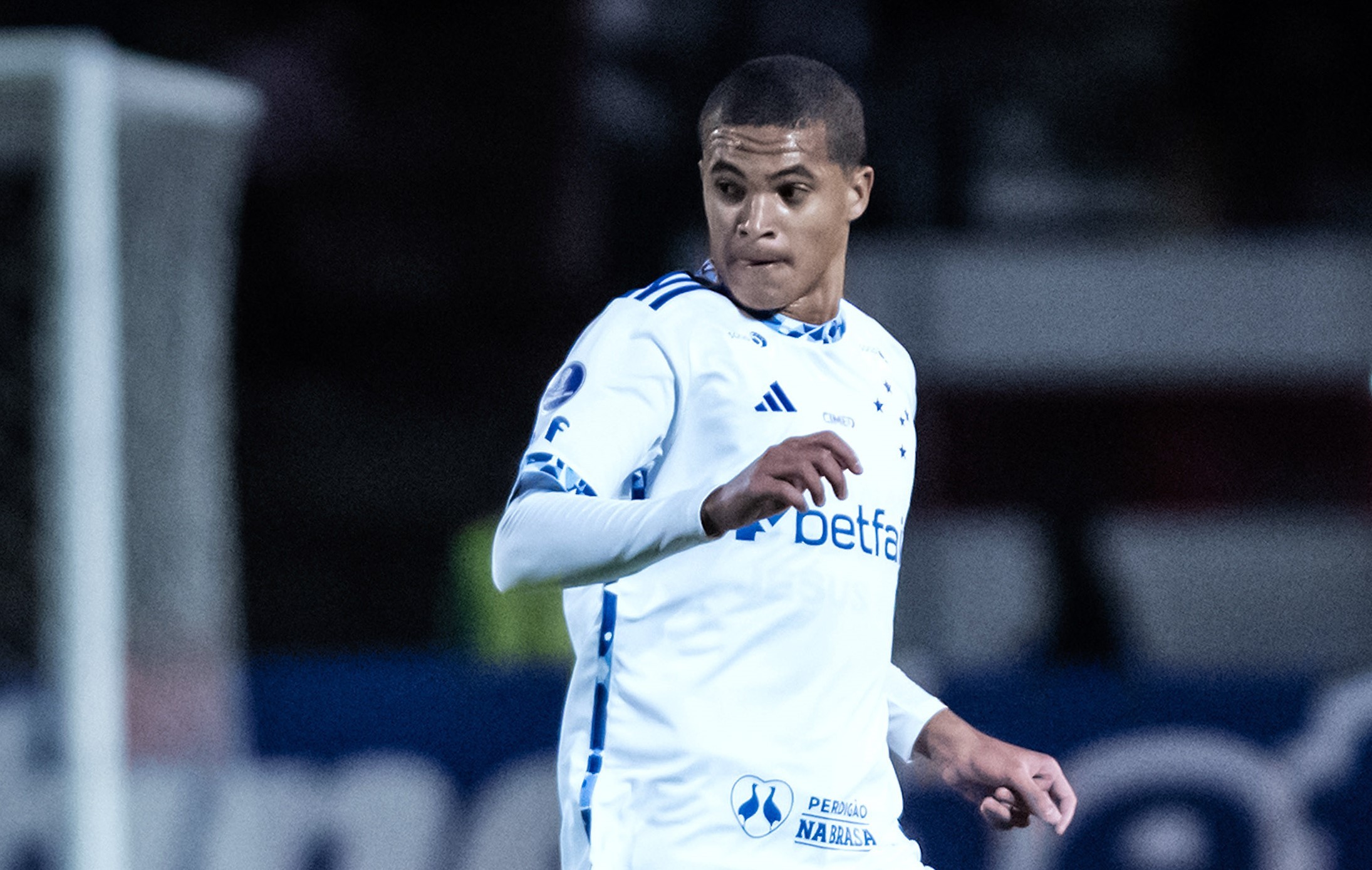 Estreia de Kauã Prates no Cruzeiro iguala feitos de Ronaldo Fenômeno e Vitor Roque.