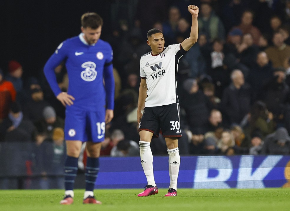 Carlos Vinícius comemora gol em Fulham x Chelsea pela Premier League — Foto: Action Images via Reuters/Peter Cziborra