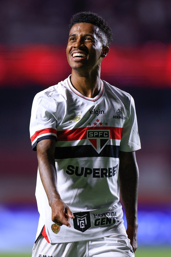 Craque não vai sair! São Paulo resiste a investidas de rival e tenta renovar com meia