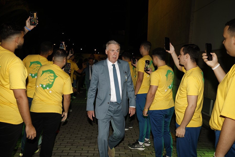 Carlo Ancelotti, no embarque da Seleção para a Copa do Mundo — Foto: Rafael Ribeiro/CBF