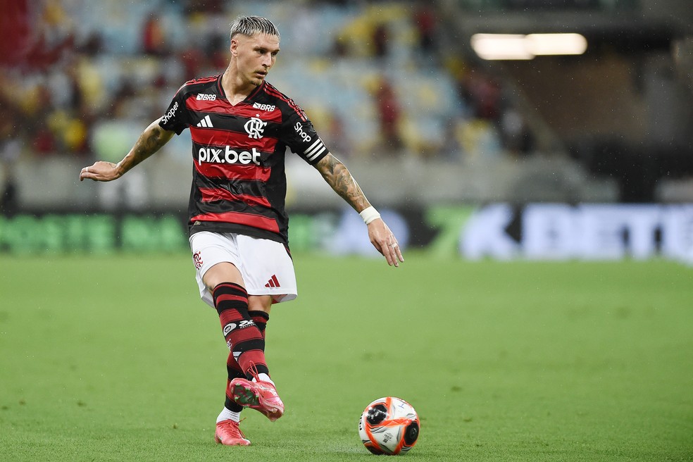 Varela em Flamengo x Sampaio Corrêa — Foto: Alexandre Durão