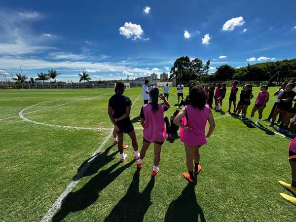Corinthians encaminha elenco para Supercopa feminina com seis reforços e referência na gestão