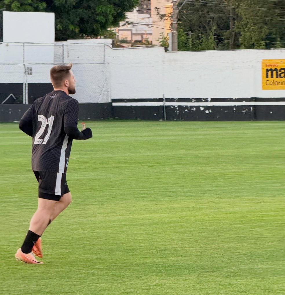Gustavo Xuxa em treino do Mixto &mdash; Foto: Assessoria / Mixto