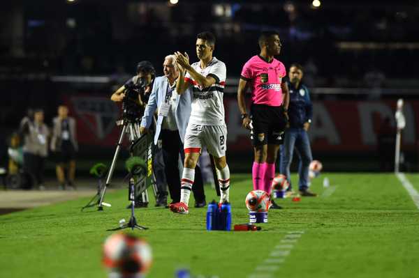 Oscar elogia desempenho do São Paulo no retorno ao Morumbi e aponta evolução