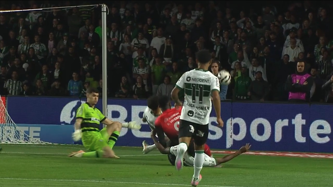 CBF divulga áudio do VAR do lance de pênalti no Athletiba: 