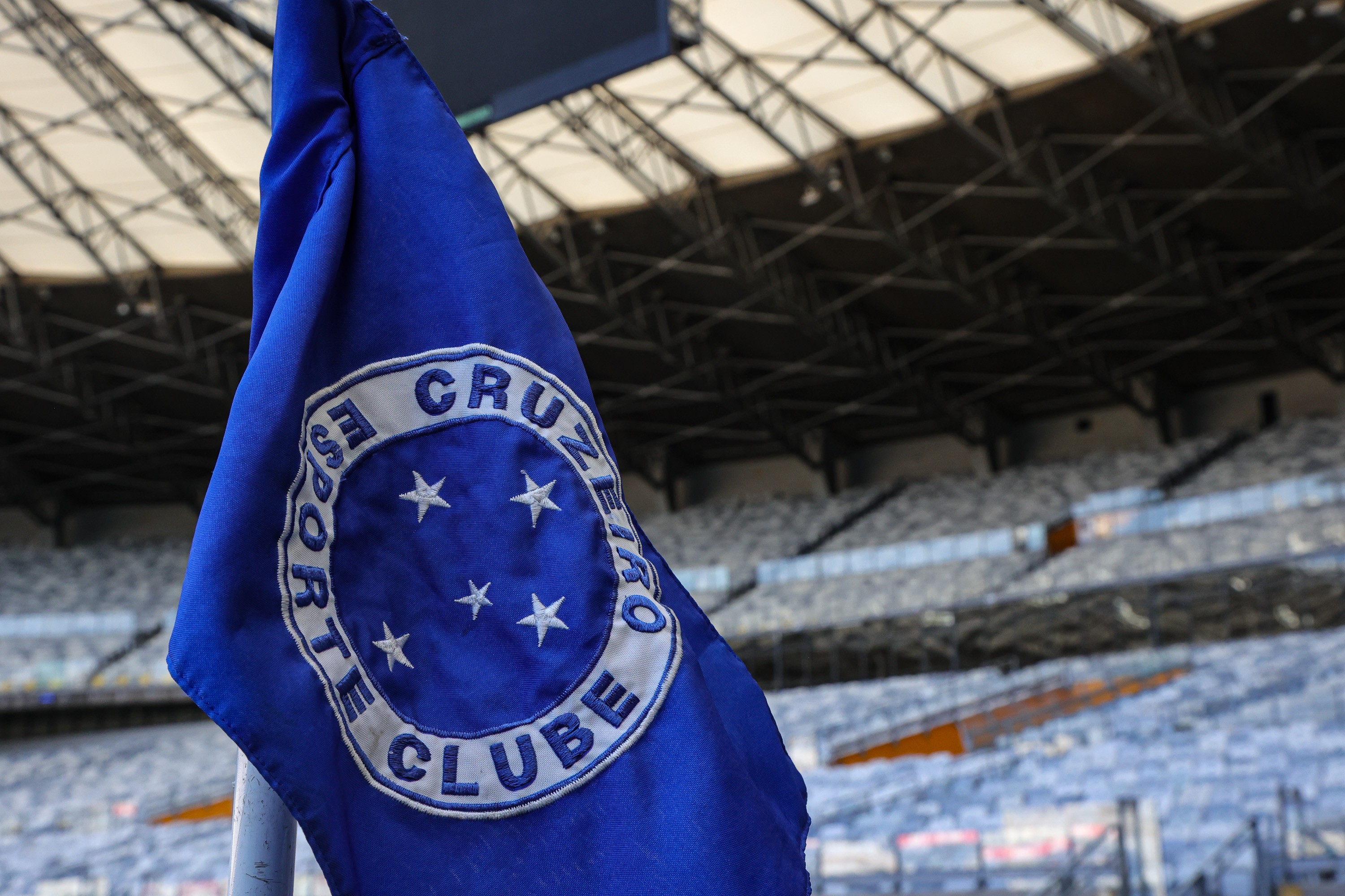 Por que o Cruzeiro mudou de escudo em 1942 e adotou estrelas? Conheça a história