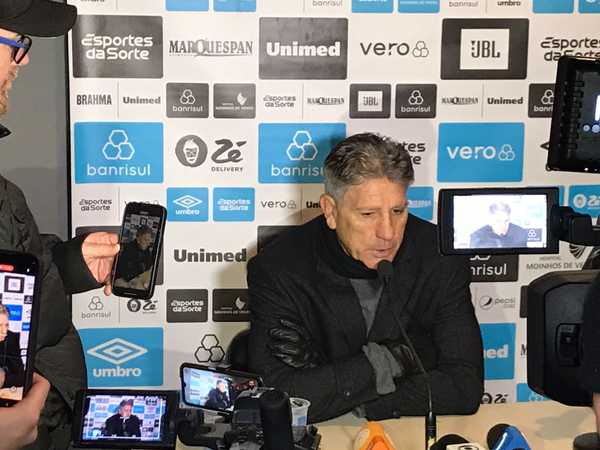 Renato celebra classificação e retomada de vitória do Grêmio: confiança renovada.
