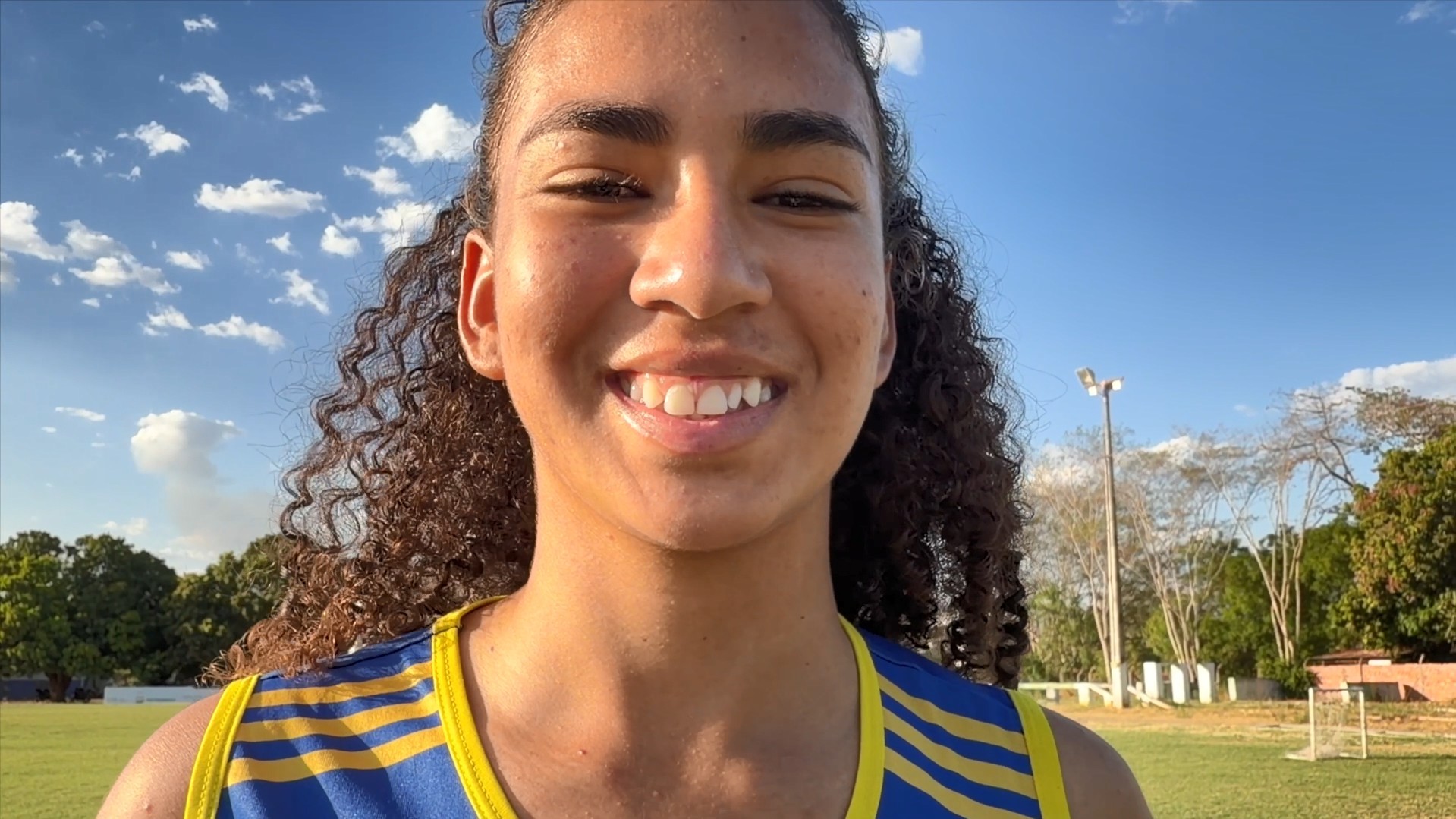 Aposta do Tiradentes-PI, Julinha carrega homenagem à mãe e o sonho de viver do futebol