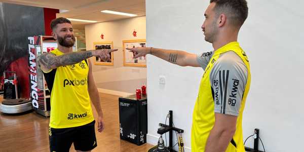 Primeiro dia de Léo Ortiz no Flamengo: abraço em Tite, meme e treino físico.
