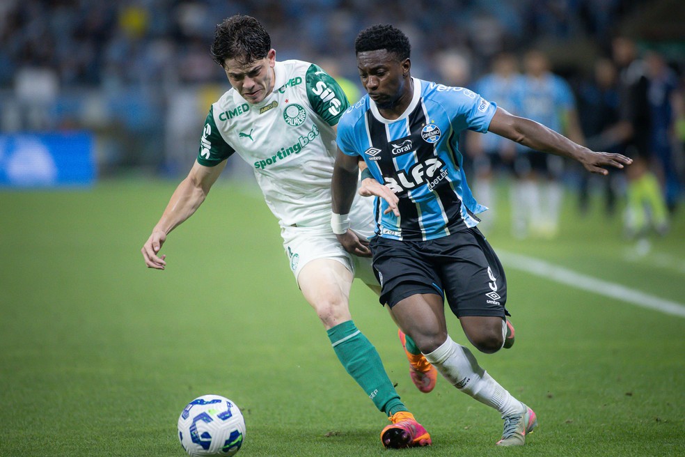 Amuzu fez o gol de empate do Grêmio — Foto: Maxi Franzoi/AGIF