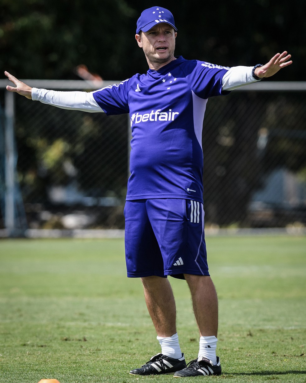 Fernando Seabra comanda o Cruzeiro no domingo — Foto: Gustavo Aleixo/Cruzeiro