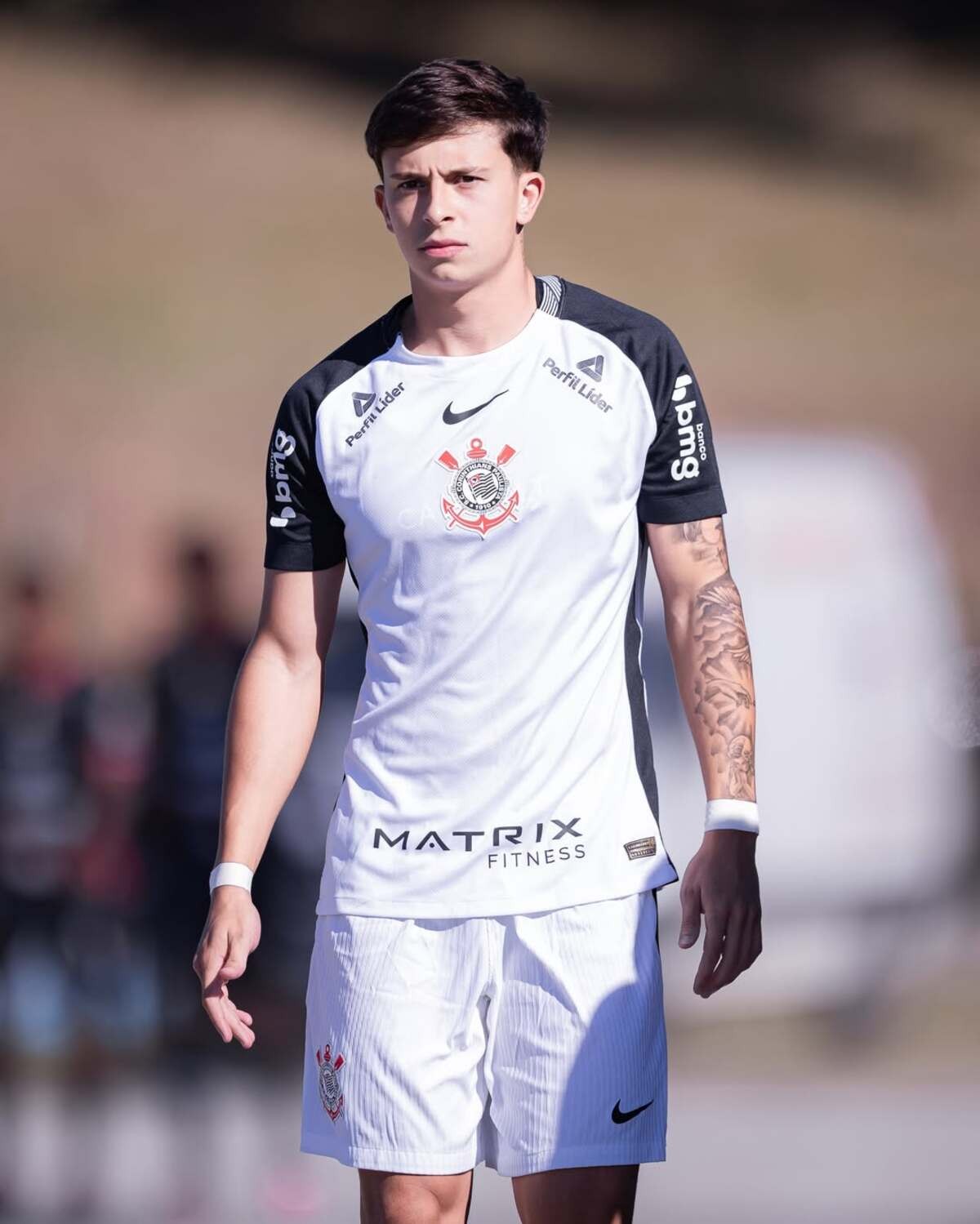 Jogador Lucas Molina em ação durante partida de base do Corinthians