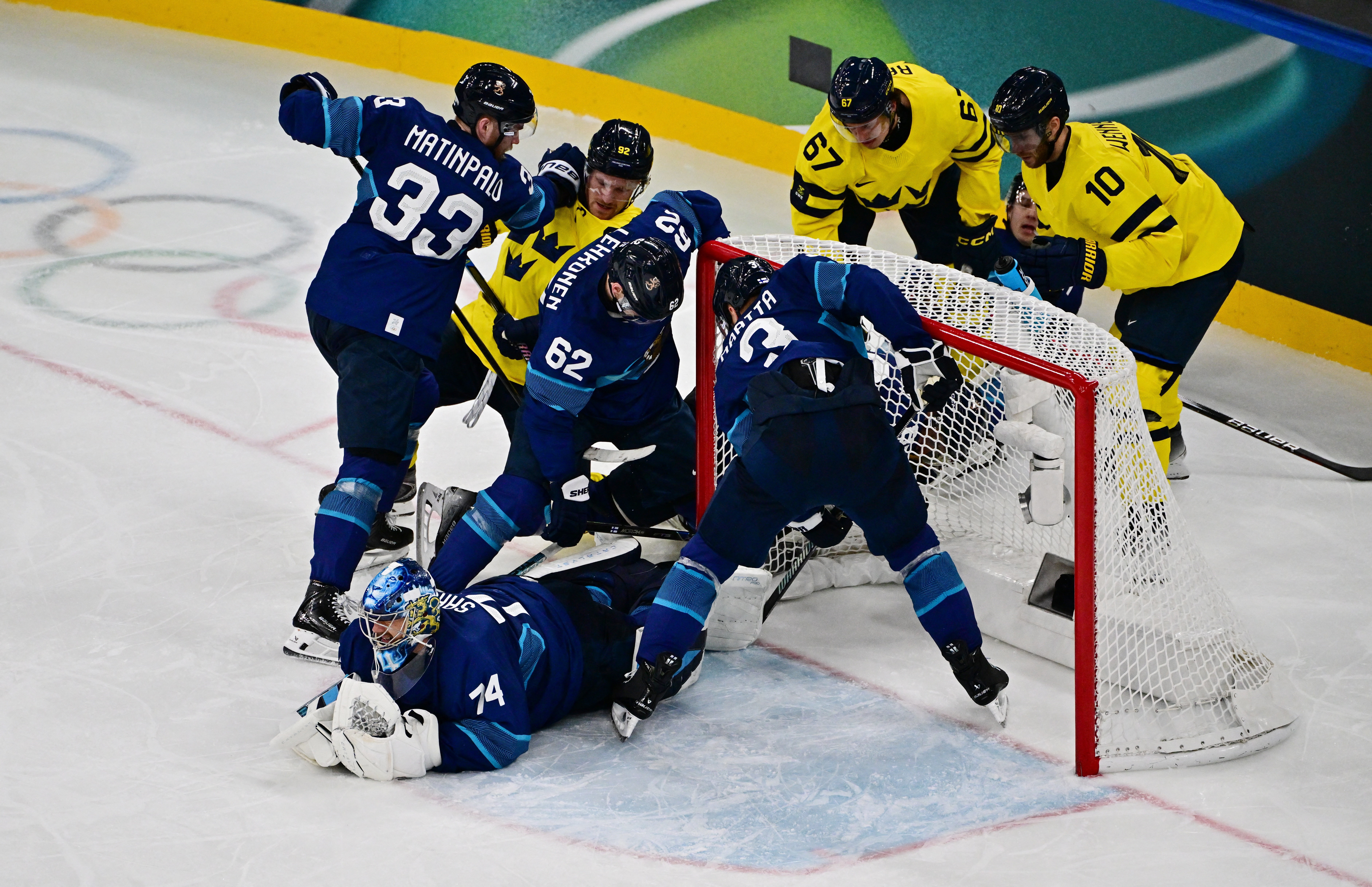 Jogo de hóquei gera briga generalizada entre seleções