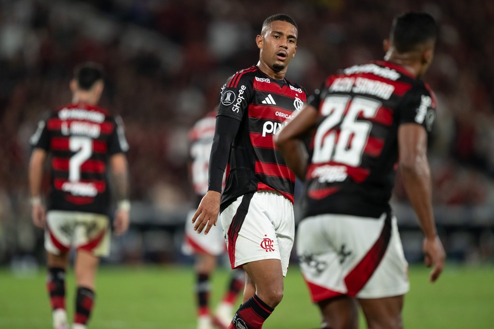 Samuel Lino em ao pelo Flamengo  Foto: Jorge Rodrigues / AGIF