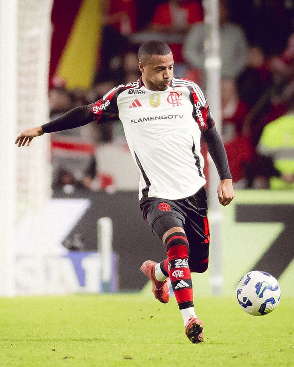 De la Cruz voltou a jogar depois de um mês e também é opção para o meio do Flamengo — Foto: Adriano Fontes / Flamengo