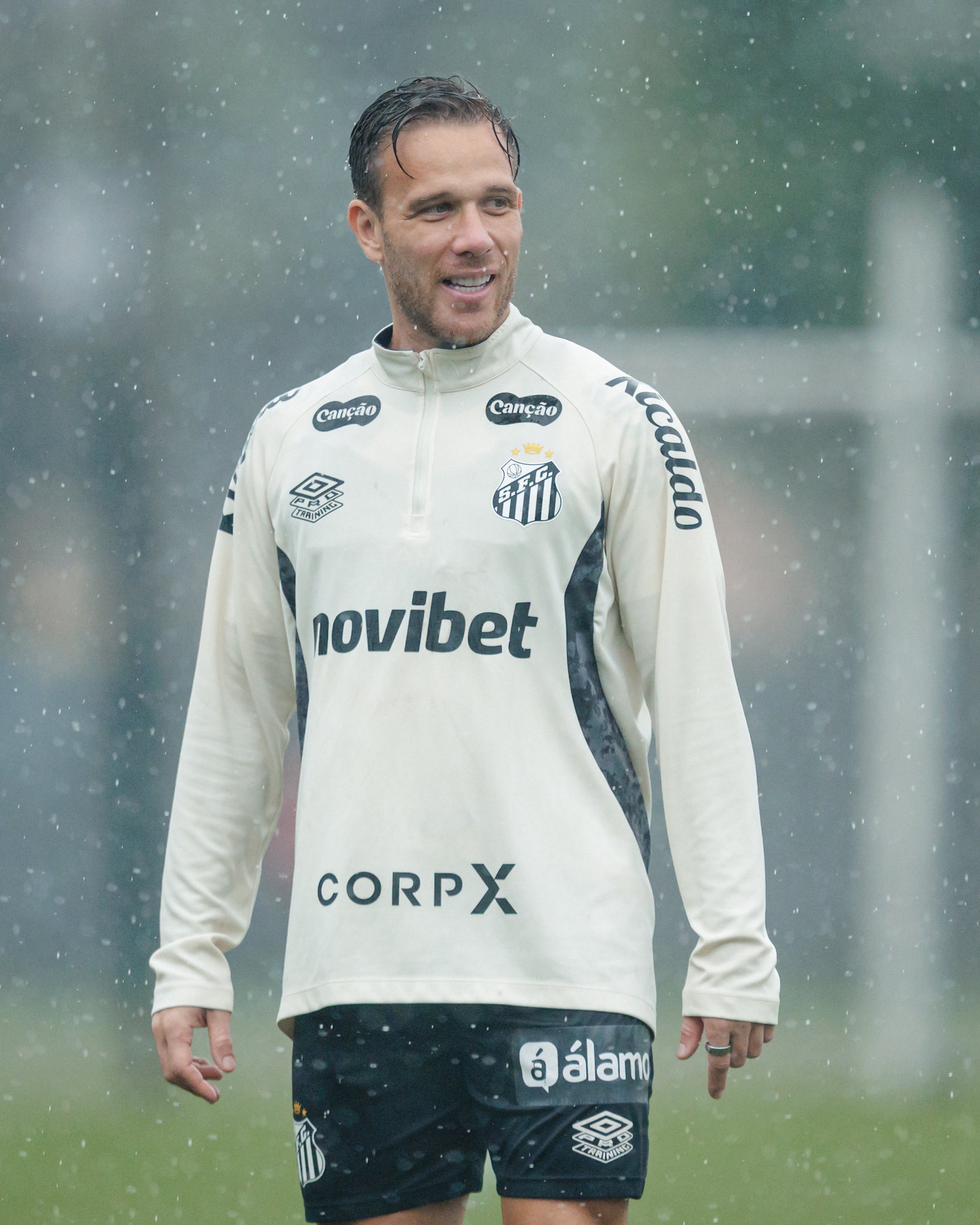 "Vai nos servir muito bem": como Cuca planeja usar Arthur no Santos