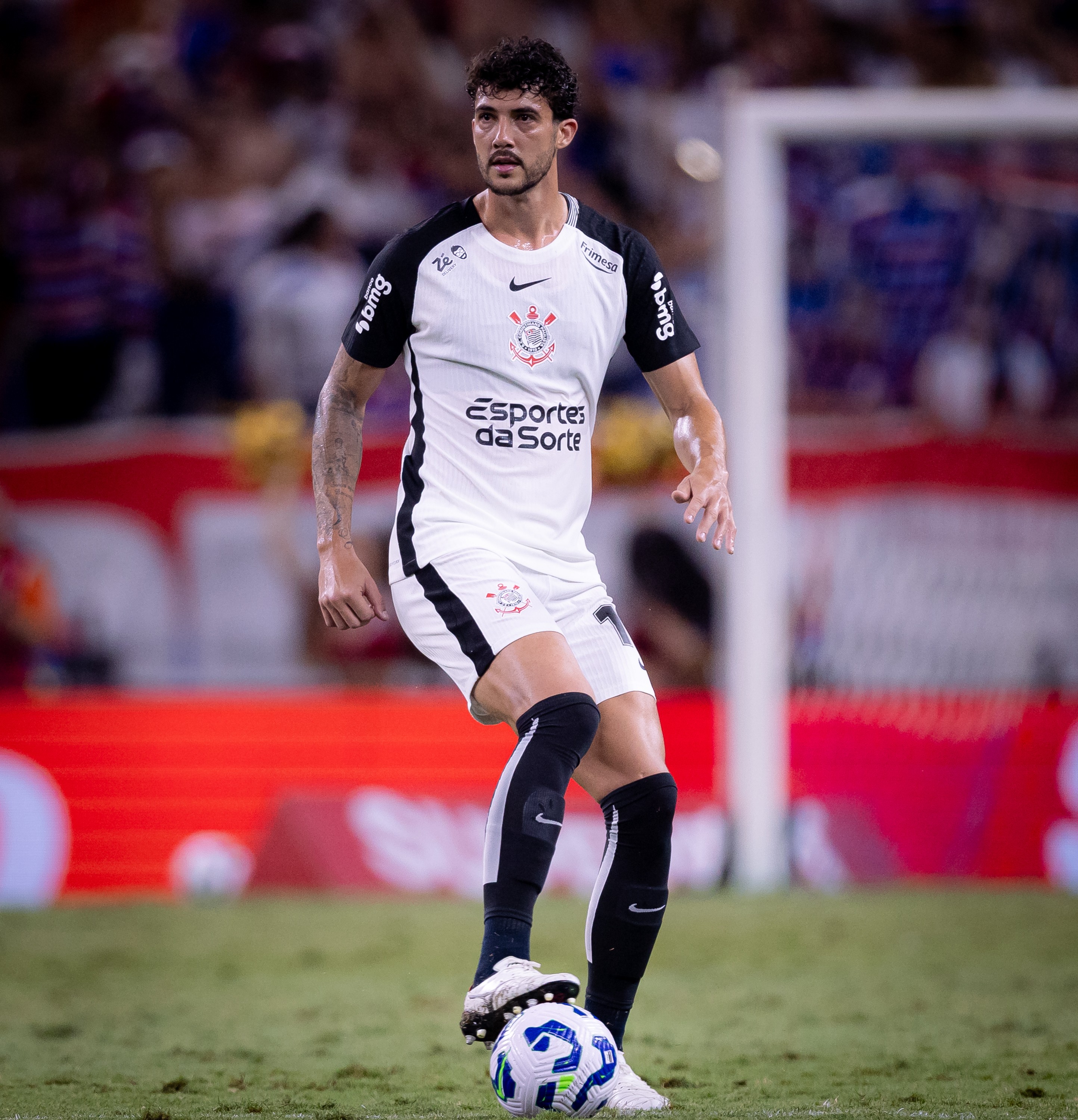 Gustavo Henrique relembra pênalti crucial de 2015 e mira título inédito com o Corinthians: 