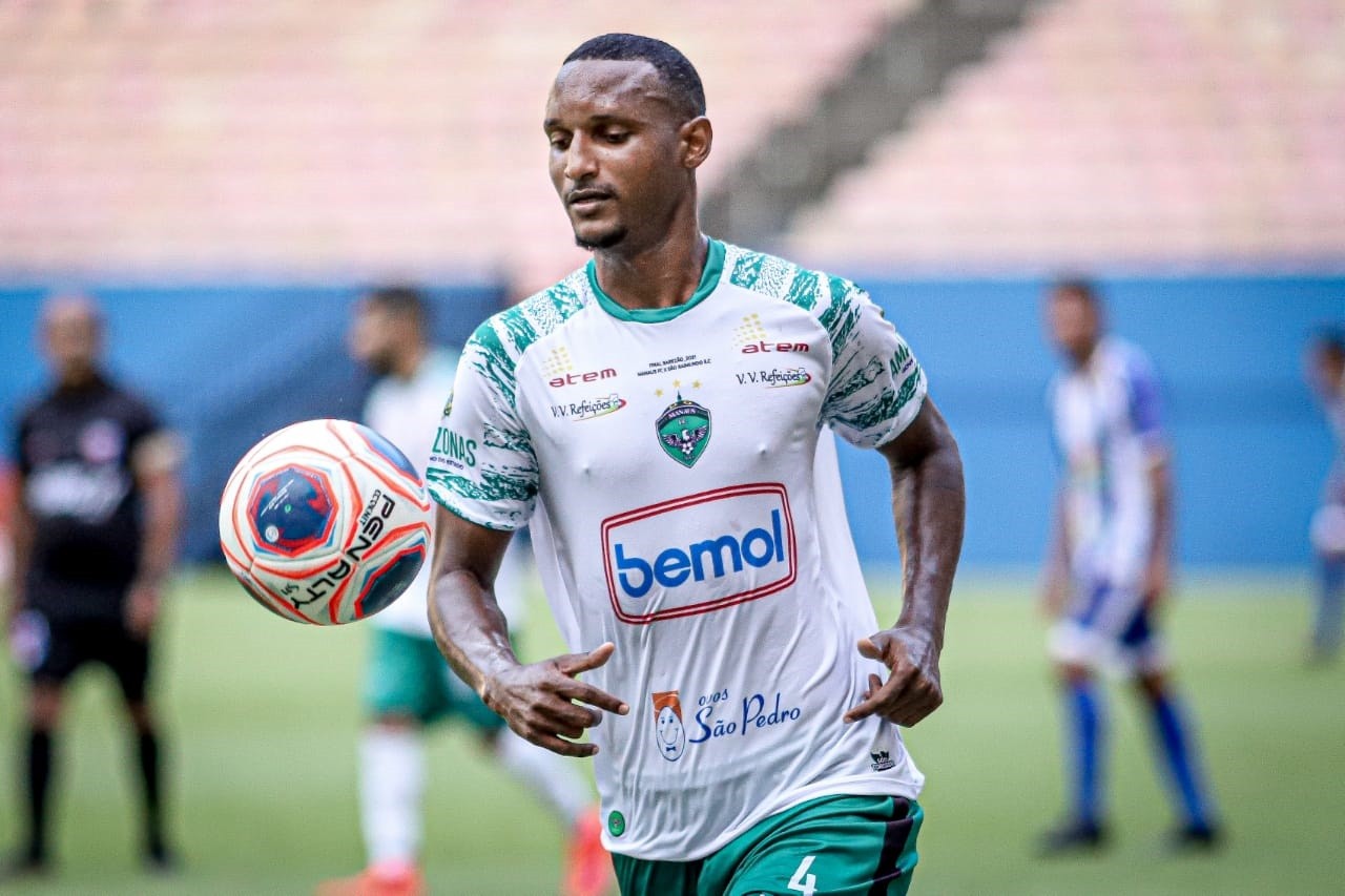 Foto de Senegal Futebolsenegalês Bandeira Na Bola De Futebol e mais fotos  de stock de Bandeira - iStock