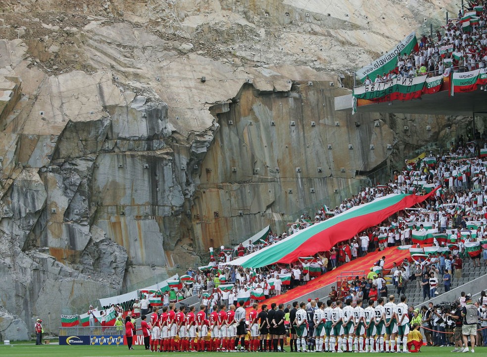 Jogo entre Bulgária e Dinamarca, pela Euro 2004, no estádio do Braga — Foto: Getty Images
