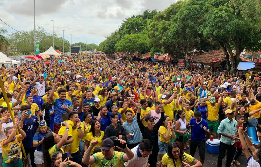 Prefeitura da Serra transmite Brasil x Croácia em telão na praça de Serra  Sede