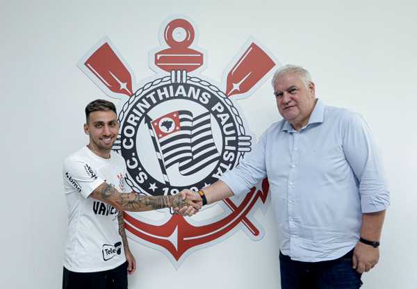 Gustavo Mosquito assina renovação com o Corinthians até junho de 2026