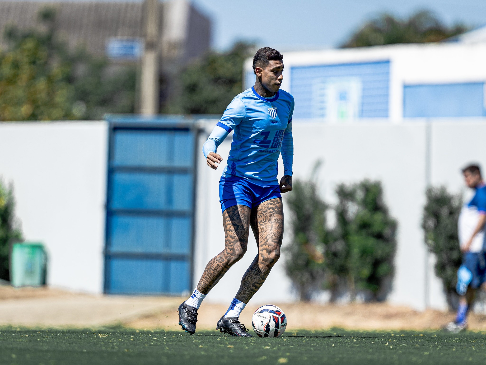 Alef Manga é afastado do elenco principal do Avaí