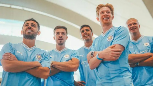 Manchester City imita seleção brasileira com comercial em aeroporto