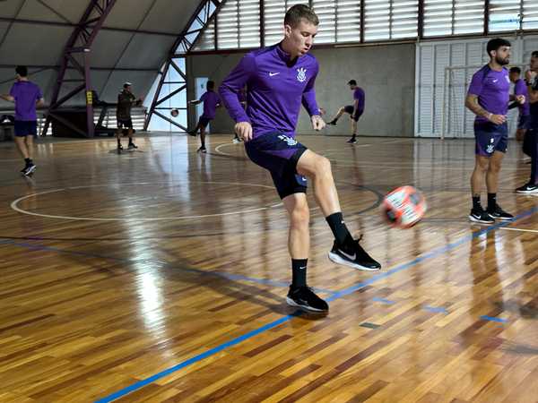 Corinthians se prepara para clássico contra o Santos com treino atrapalhado pela chuva