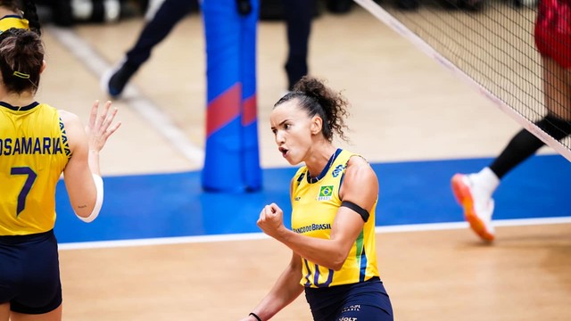 Gabi comemora ponto sobre o Japão na VNL, disputada em Chiba