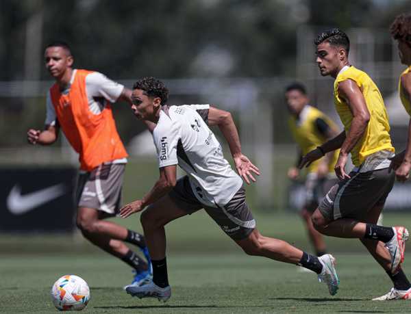 Corinthians se prepara com treino tático visando estreia na Sul-Americana e retorno de jogadores.