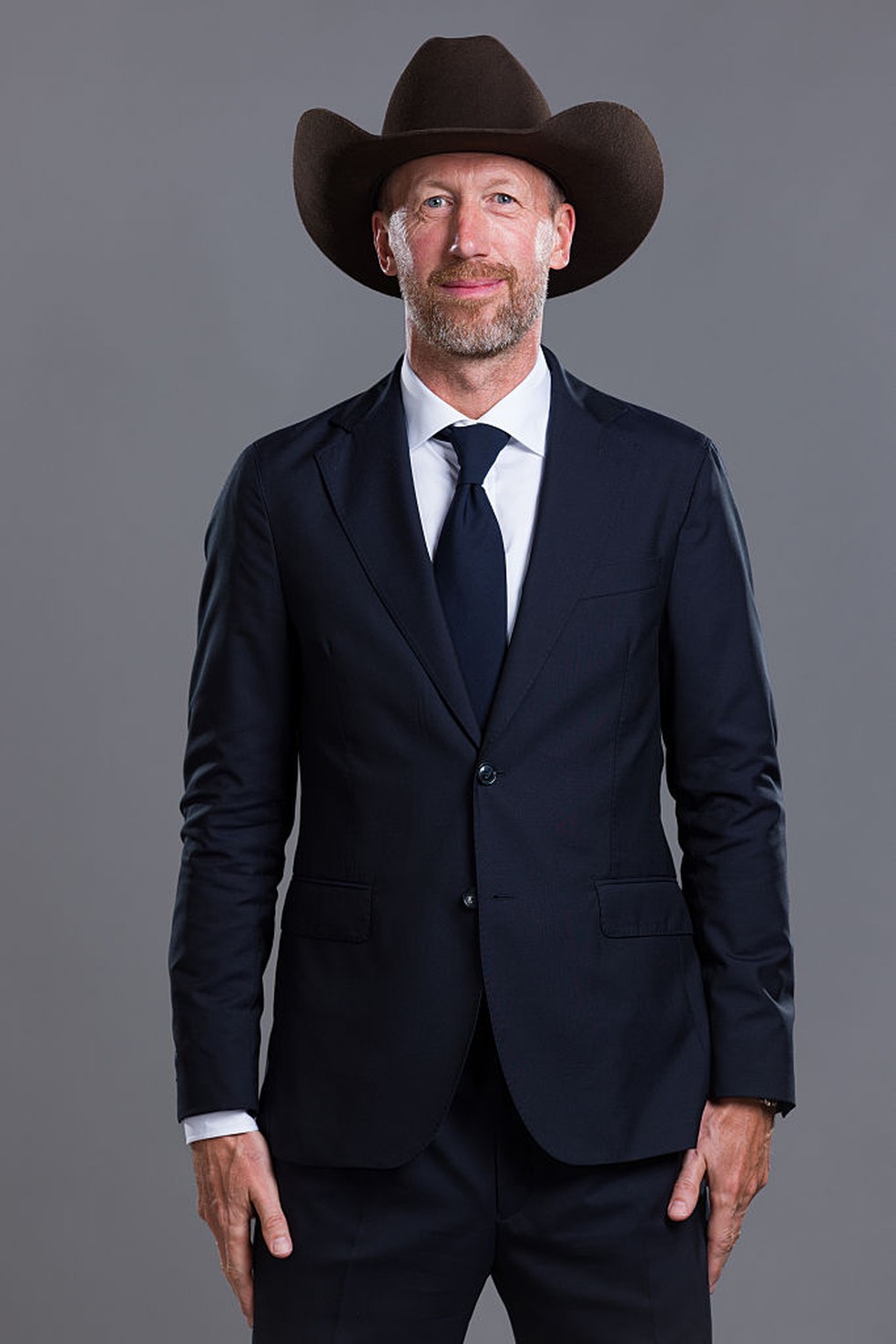 Graham Potter posa com chapéu de cowboy