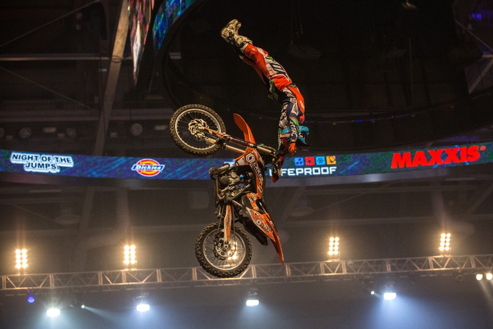 Steve Sommerfeld, piloto, juiz e agora coordenador do Mundial de Freestyle Motocross... — Foto: NoJ