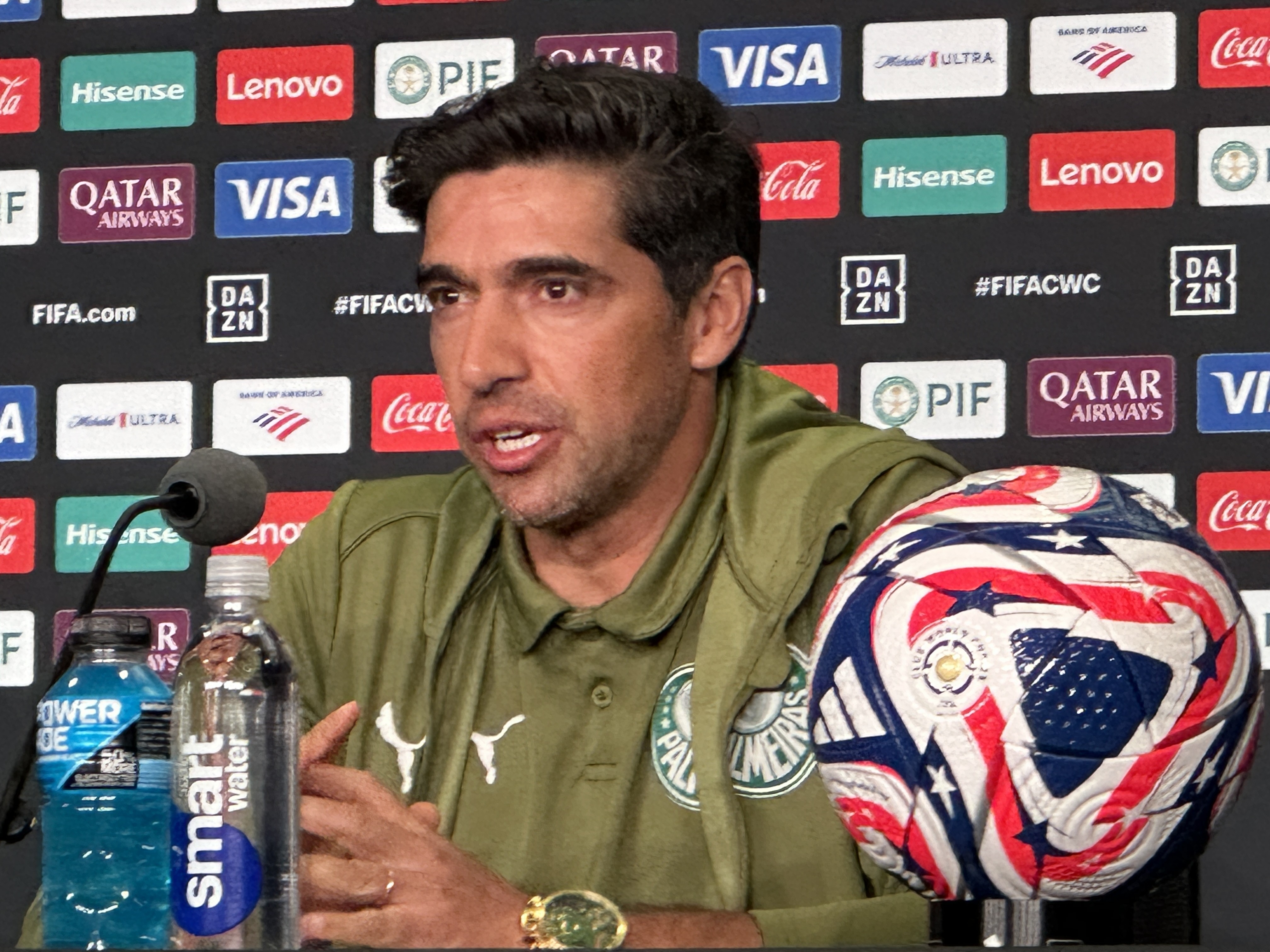 Abel defende Estêvão por fala sobre foco no Palmeiras e rebate críticas: 