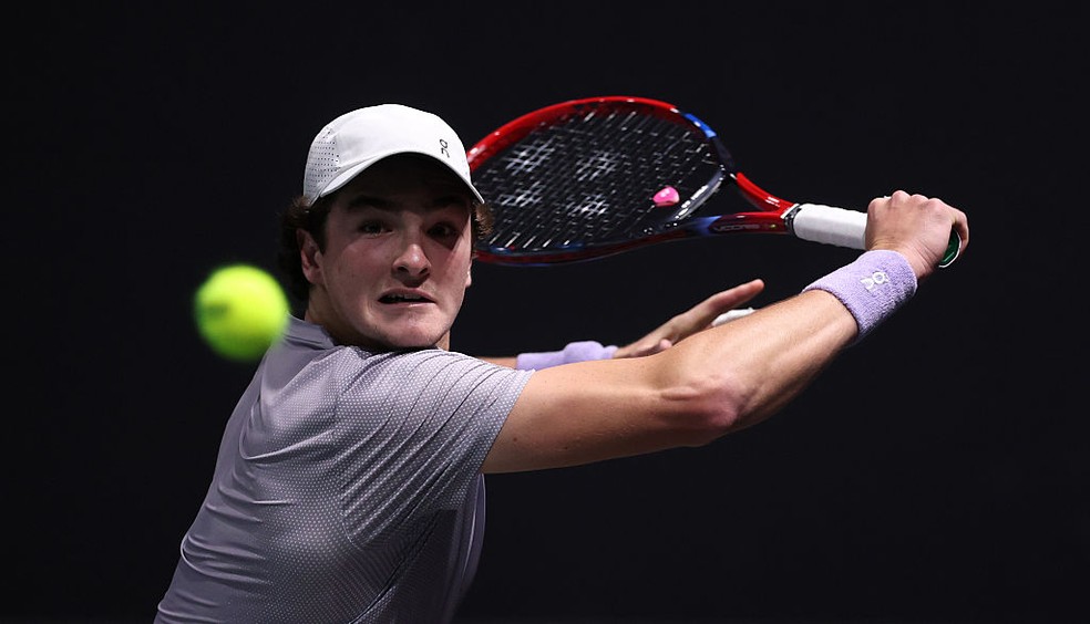 João Fonseca vence na estreia no Masters 1000 de Paris — Foto: Getty Images