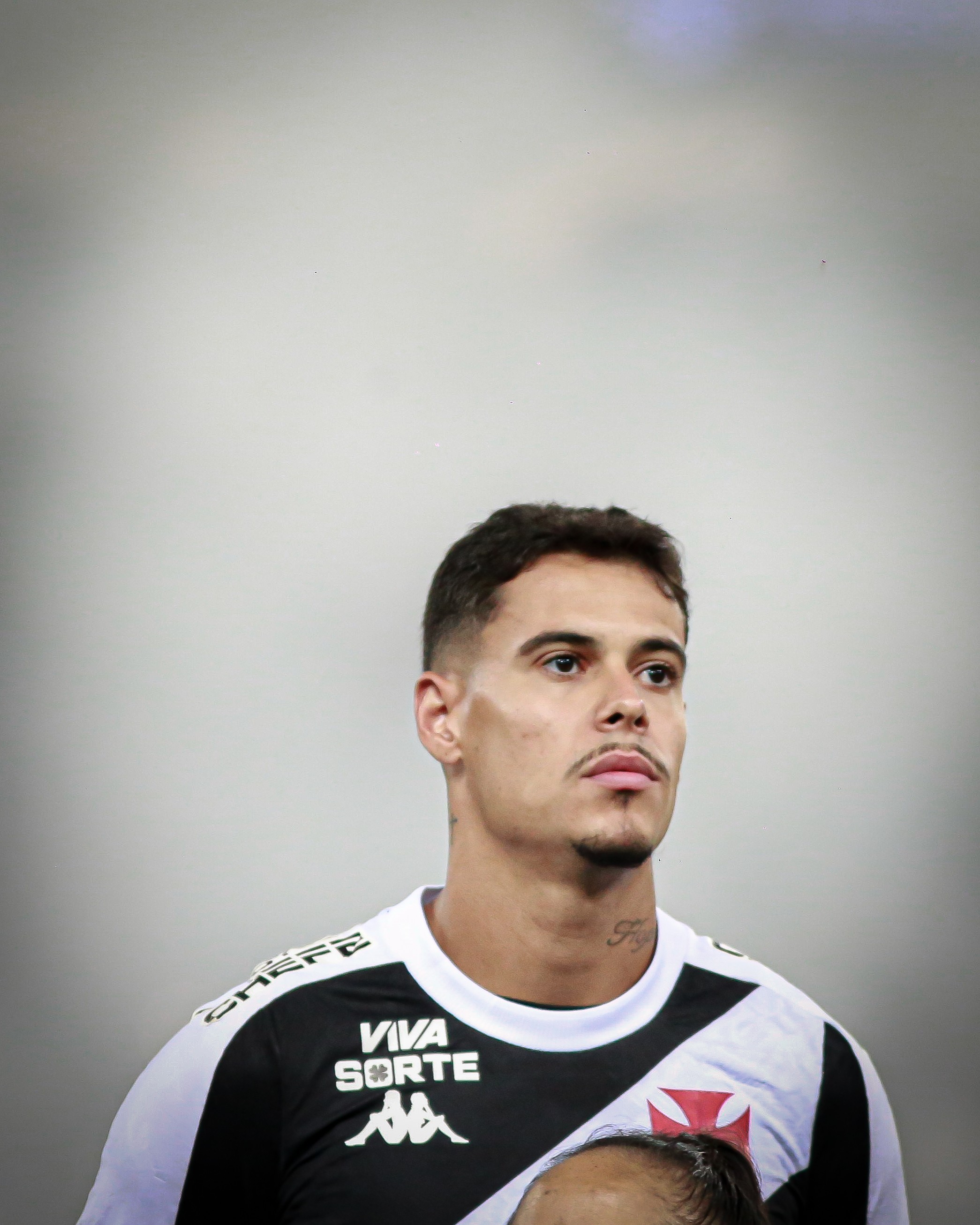Lucas Freitas sofre trauma no joelho e desfalca o Vasco contra o Juventude; veja os relacionados