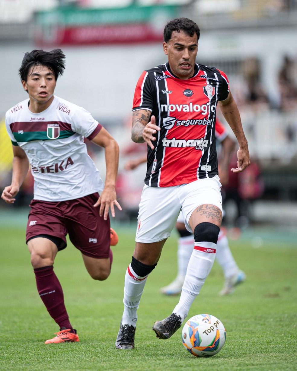 Duelo entre Joinville e Blumenau pela Copa SC — Foto: Luiz Vieira