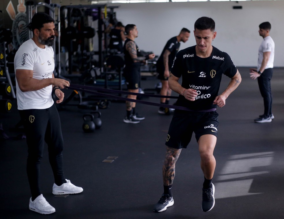 Matías Rojas, meia do Corinthians, em treino na academia — Foto: Rodrigo Coca / Ag.Corinthians