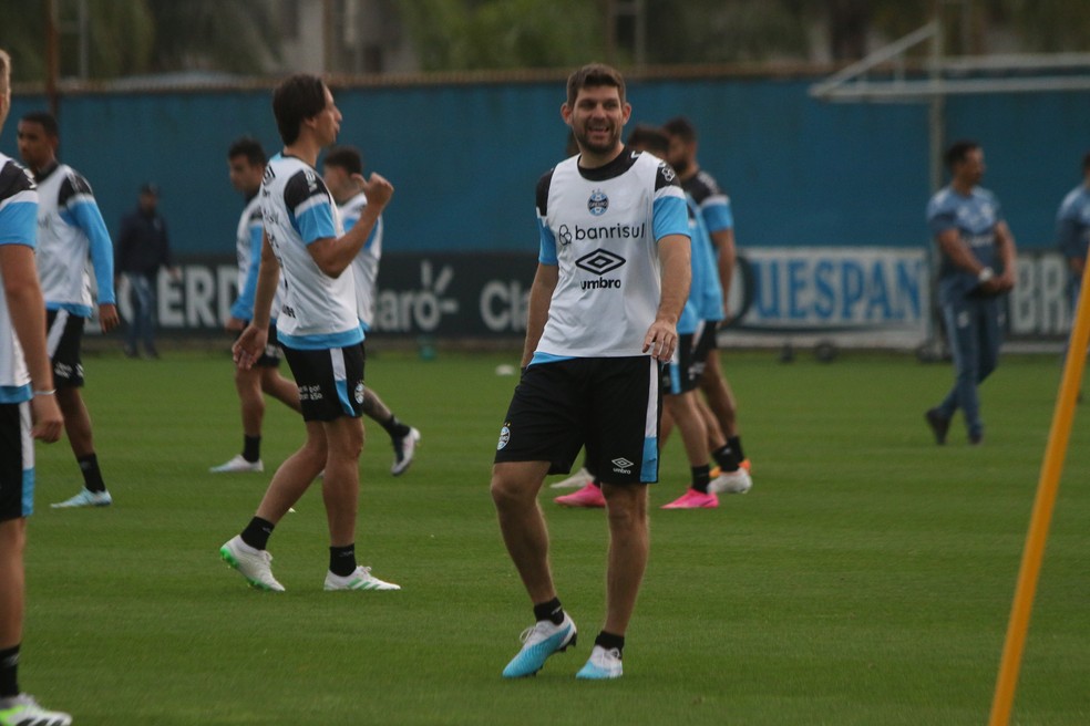 Kannemann está liberado para voltar ao time do Grêmio — Foto: João Victor Teixeira