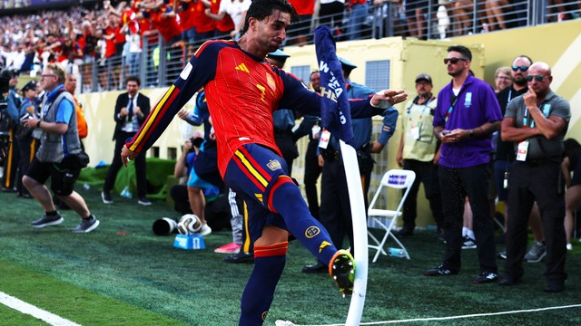Ferran Torres comemora gol da Espanha sobre a Argentina na final da Copa do Mundo