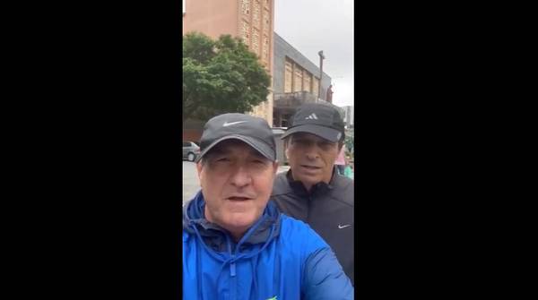 Muricy e Milton Cruz cumprem promessa com caminhada de 8km por título do São Paulo